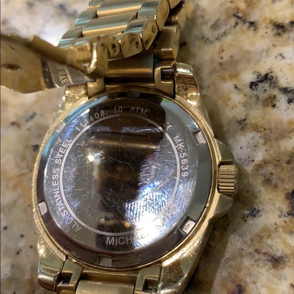Michael Kors gold watch - Picture 7 of 8